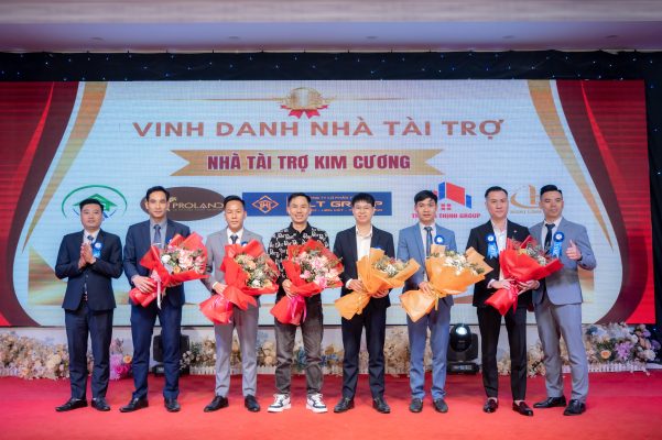 Vinh danh nhà tài trợ chương trình